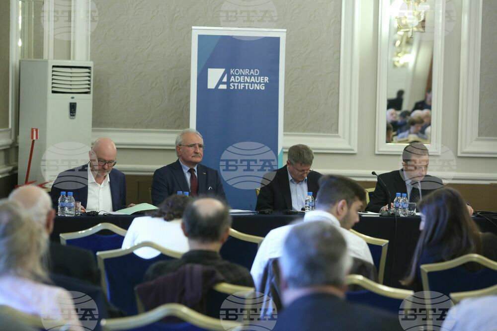 Последствията от комунизма върху обществото и разбирането им от младите хора бяха обсъдени на конференция "Има ли бъдеще без памет – неприключилата декомунизация"
