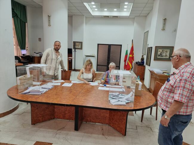 Спокоен изборен ден за Народно събрание и Европейски парламент в секциите на територията на Република Северна Македония