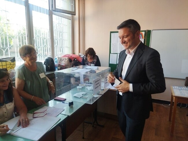 Вигенин: Гласувах за мирна България и за мирна Европа