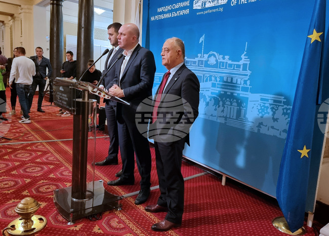 Парламент - брифинг "Демократична България"