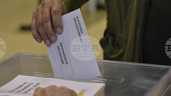 Испанската управляващата партия загуби на регионални избори, крайната десница подобри резултата си