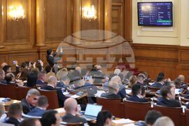 Парламент - заседание - гласуване - Решение за оказване на военна и военно-техническа подкрепа на Украйна и за укрепване на отбранителните способности на България