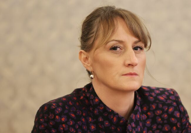 Държавата трябва сама да прецени алгоритъма как и с какви мерки да се достигне до намаляване на вредните емисии, заяви Росица Карамфилова