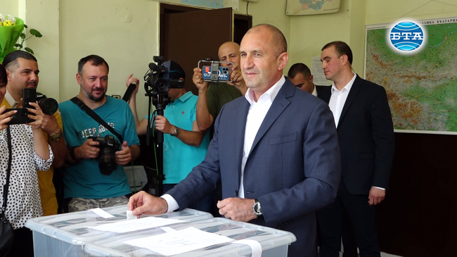 Дали и при какви условия ще има правителство, зависи изцяло от партиите и се надявам да са си научили урока, каза президентът Румен Радев