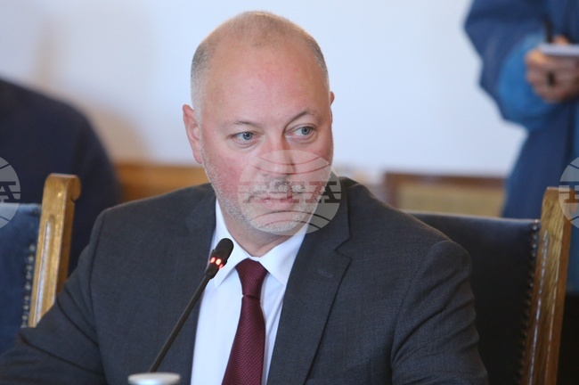 Проблемът с водата се задълбочава и трябва да се търсят решения и по отношение на водоизточниците, и по отношения на инфраструктурата, каза Росен Желязков