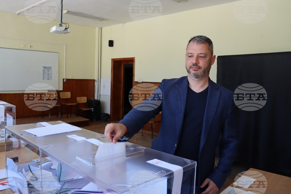 Делян Добрев: В последните три години хората изпитаха достатъчно трудности. Надявам се този труден период да е преминал