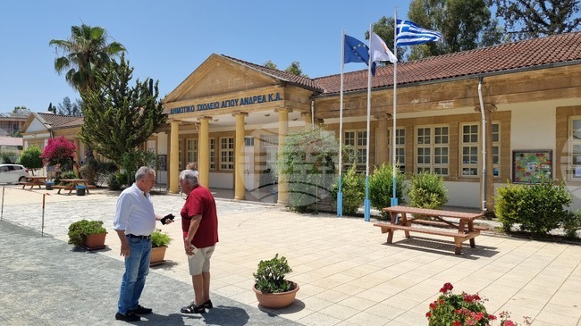 На 24 април 2004 г. в Кипър се провежда двоен референдум за обединяване на острова преди присъединяването му към Европейския съюз