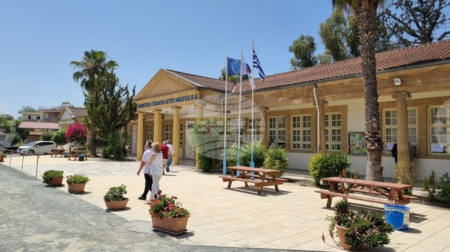 Стотици кипърски училища получиха сигнали за бомби с ислямистко съдържание, изпратени от адреси в Русия