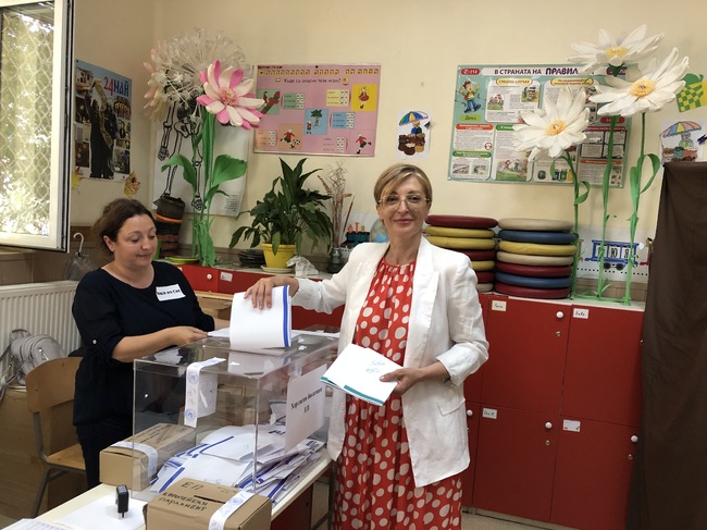 Екатерина Захариева: Гласувах България да е силна и стабилна държава