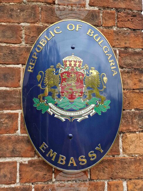 Посолството ни в Дъблин препоръчва на българите да следват стриктно указанията на местните власти заради приближаването на бурята „Еоуин“