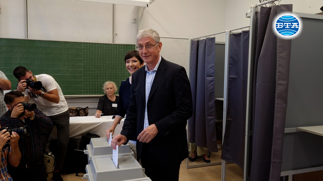 Важно е да се гласува на изборите за ЕП, защото залогът е висок, каза Клара Добрев