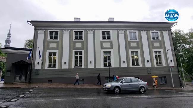 Проливният дъжд и студеното време не спират естонците да гласуват за представители на Европейския парламент