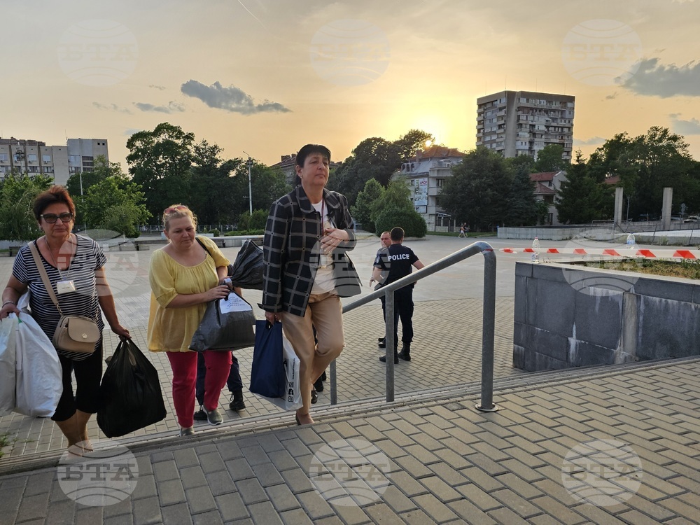 Първите чували с протоколи и бюлетини пристигнаха в "Арена Русе"