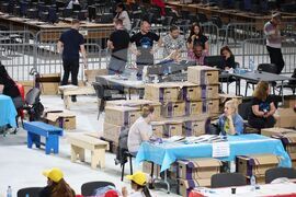 Бургас - парламентарни и евроизбори - предаване на изборни книжа