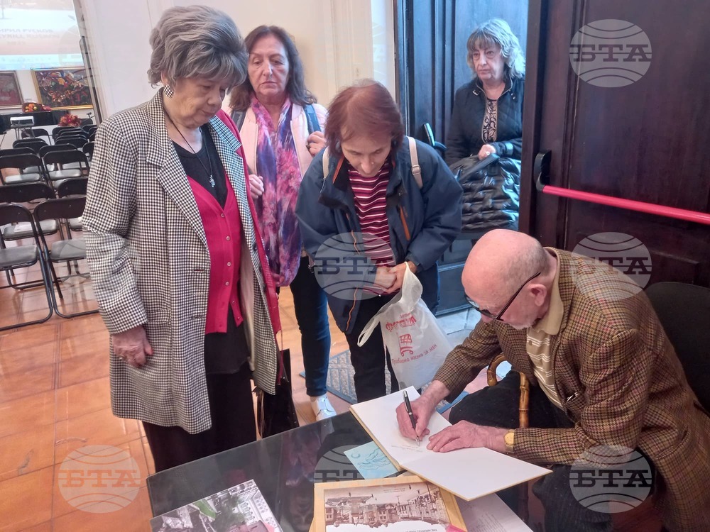 Арх. Кирил Русков представя архитектурата на Плевен от миналото до днес в книга-албум