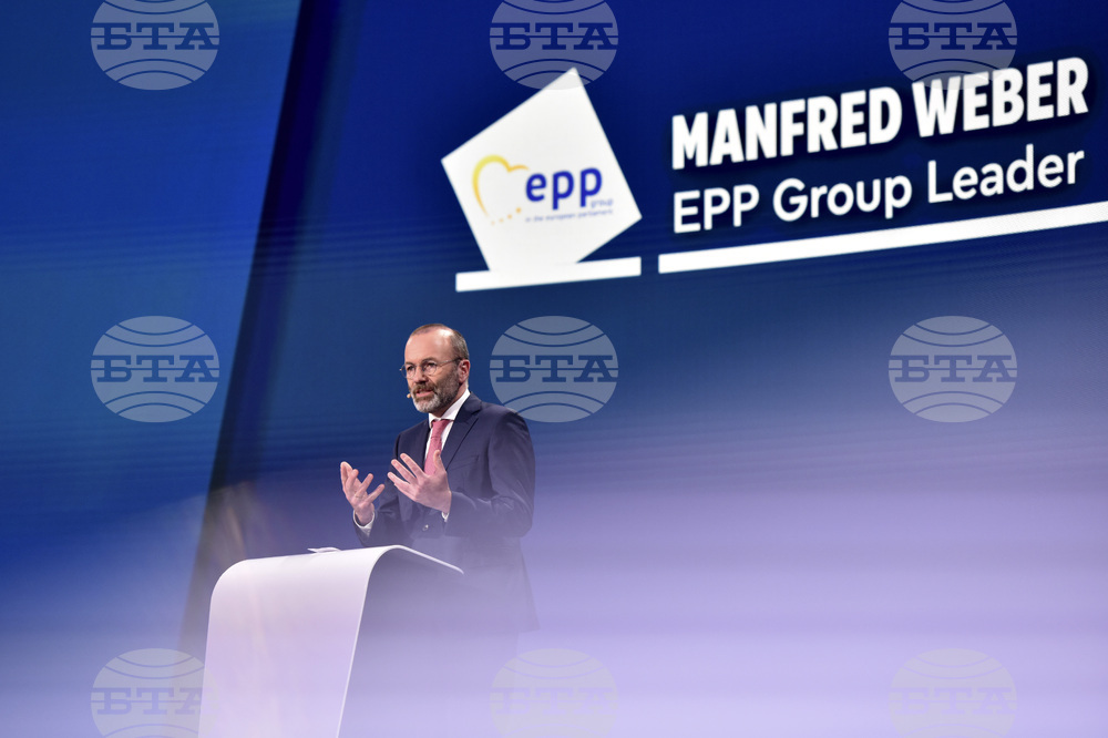 Европейската комисия ще предложи следващата седмица промяна в правилата, забраняващи нови автомобили с ДВГ от 2035 г.