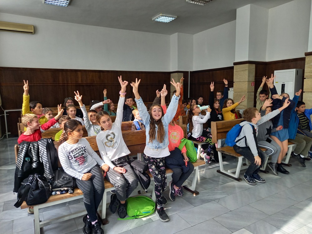 Четвъртокласници от СУ“Св. Св. Кирил и Методий“ гостуваха в Окръжния съд в Добрич