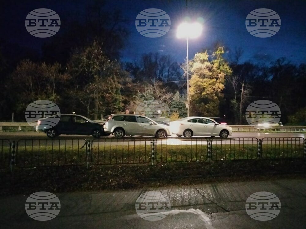 Верижна катастрофа затруднява движението по столичния бул. „Цариградско шосе“ в посока центъра