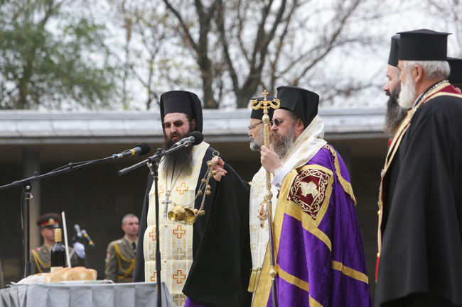 На Архангелова задушница се отдава почит към паметта на мъртвите и вечна признателност на загиналите в Българската армия