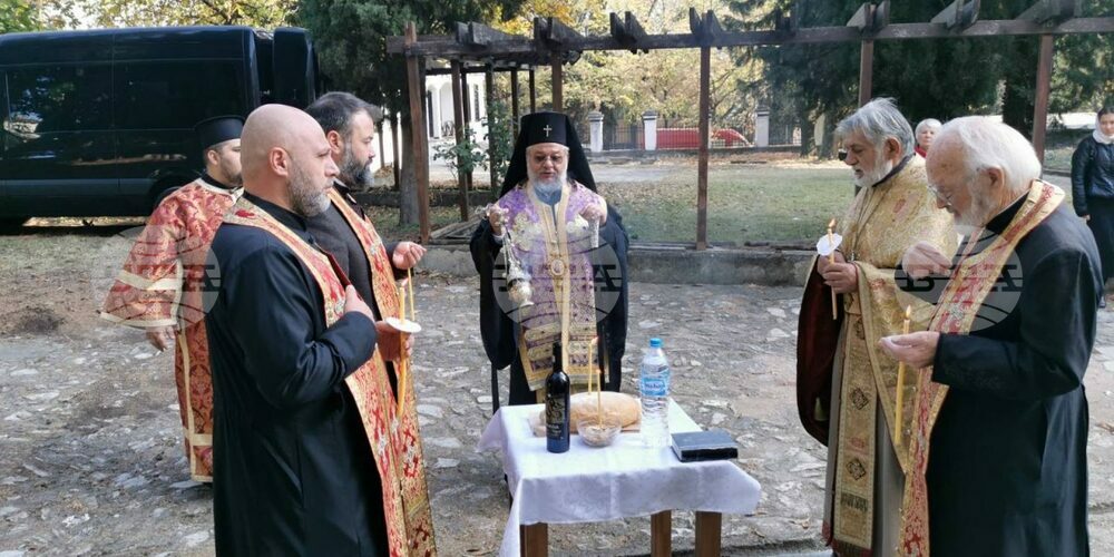 Старозагорският митрополит Киприан припомни колко е важна молитвата за душите на покойните