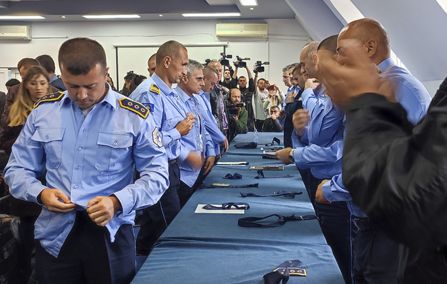 Няколко хиляди косовски сърби протестираха в Митровица срещу решенията на властите в Прищина за регистрационните номера