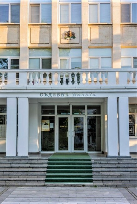 Домашен арест е наложен на обвинен в неизпълнение на полицейско разпореждане и заплашване на полицейски служители