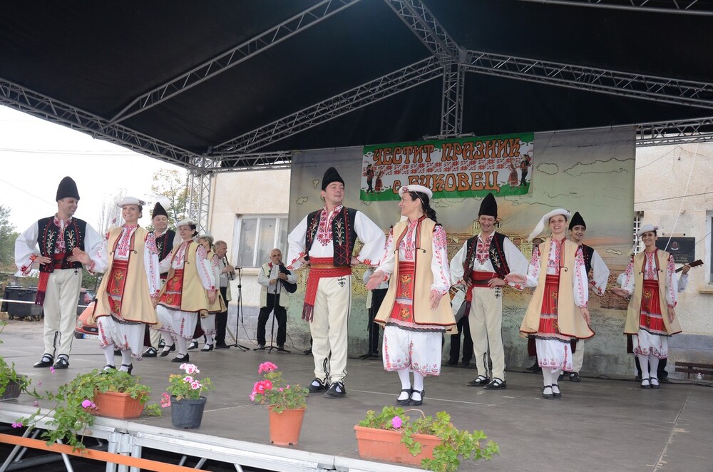 В Буковец посрещнаха традиционния събор с богата празнична програма