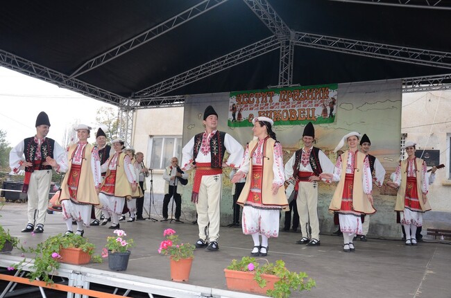 В Буковец посрещнаха традиционния събор с богата празнична програма