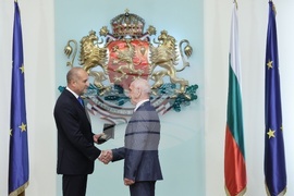 Румен Радев - удостояване с държавни отличия - церемония