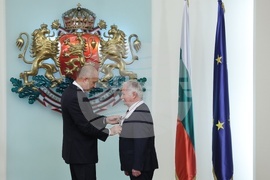Румен Радев - удостояване с държавни отличия - церемония