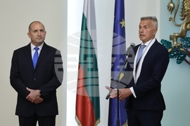 Румен Радев - удостояване с държавни отличия - церемония