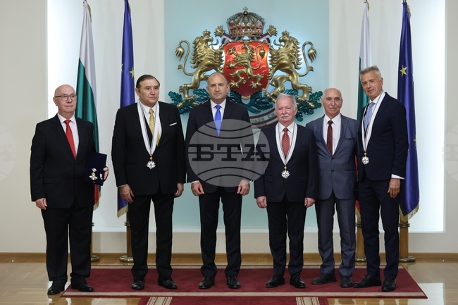 Румен Радев - удостояване с държавни отличия - церемония