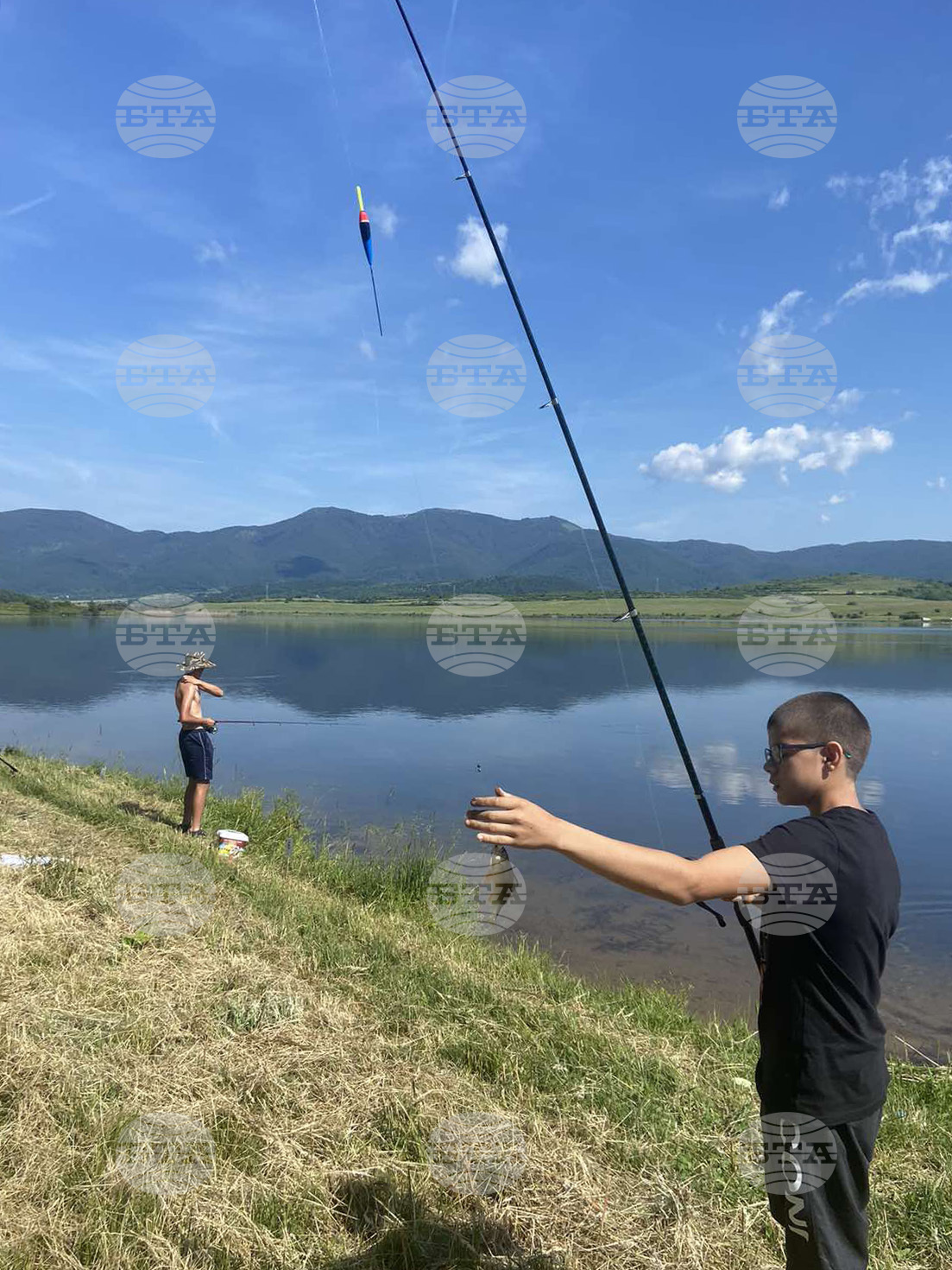 Село Ярловци - ученици - риболов - обучение
