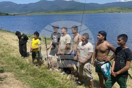 Село Ярловци - ученици - риболов - обучение