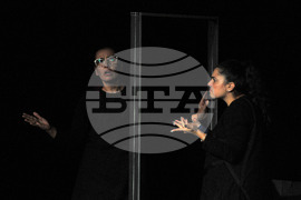 Бургас - Отвъд стената - спектакъл