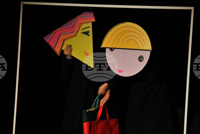 Бургас - Отвъд стената - спектакъл