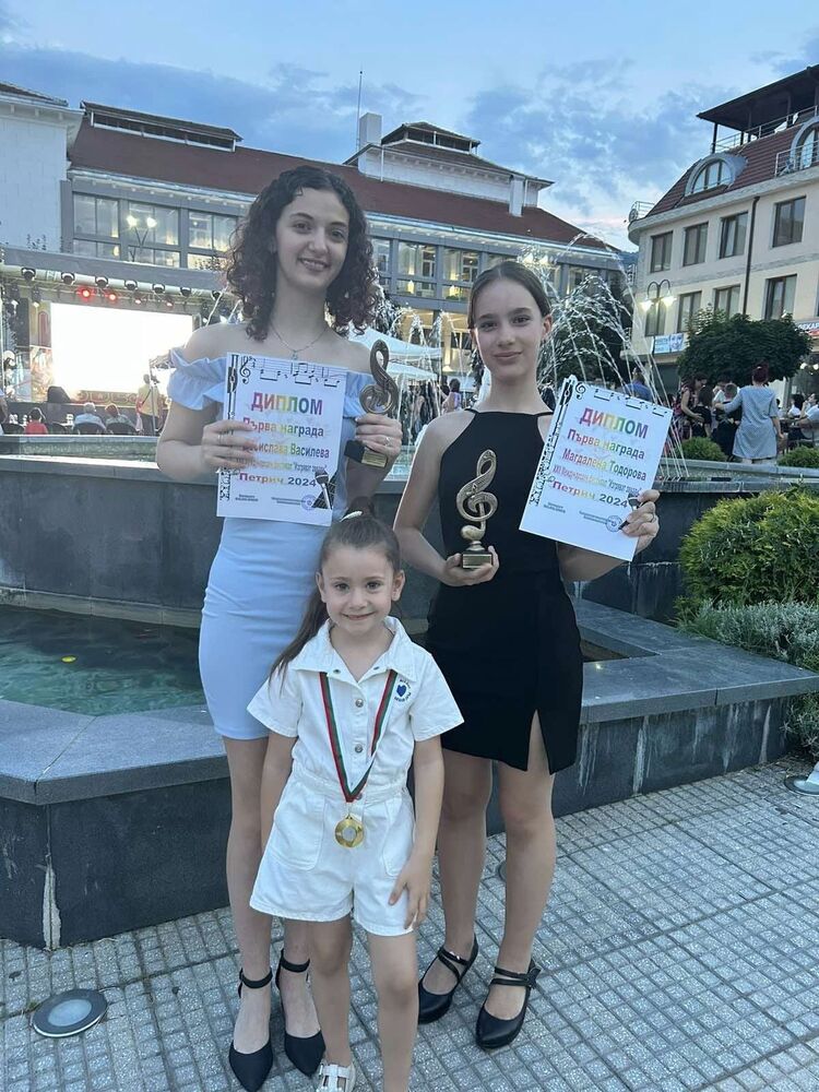 Община Русе: Възпитанички на Вили Икономов с призови места от международен фестивал за песен