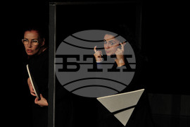 Бургас - Отвъд стената - спектакъл