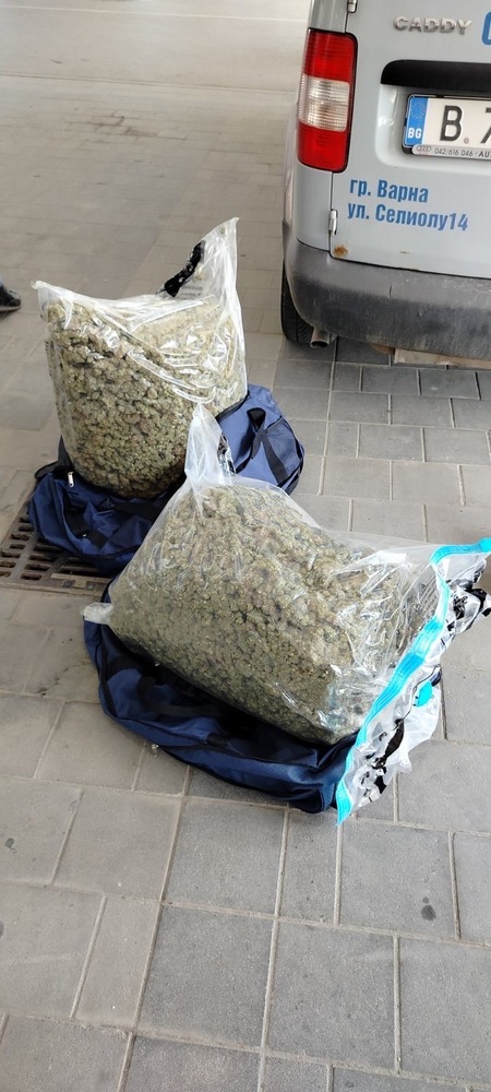 Окръжна прокуратура - Бургас и ГДБОП неутрализираха престъпно сдружение, занимаващо се с разпространение на метамфетамин, марихуана и кокаин