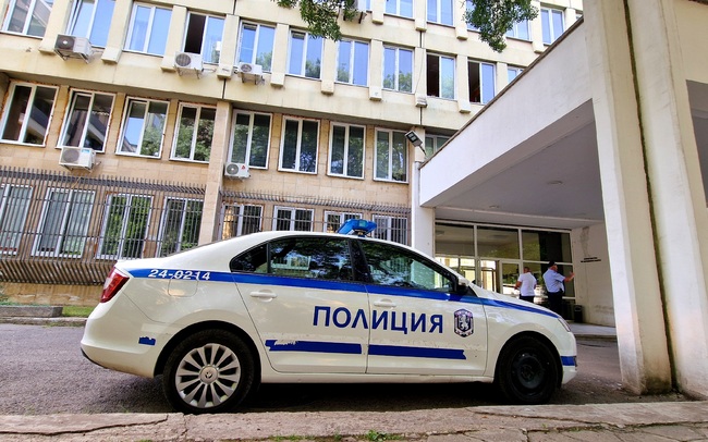Общинска полиция и СДВР засилват охраната около училища в София след разпространение на листовки за продажба на райски газ