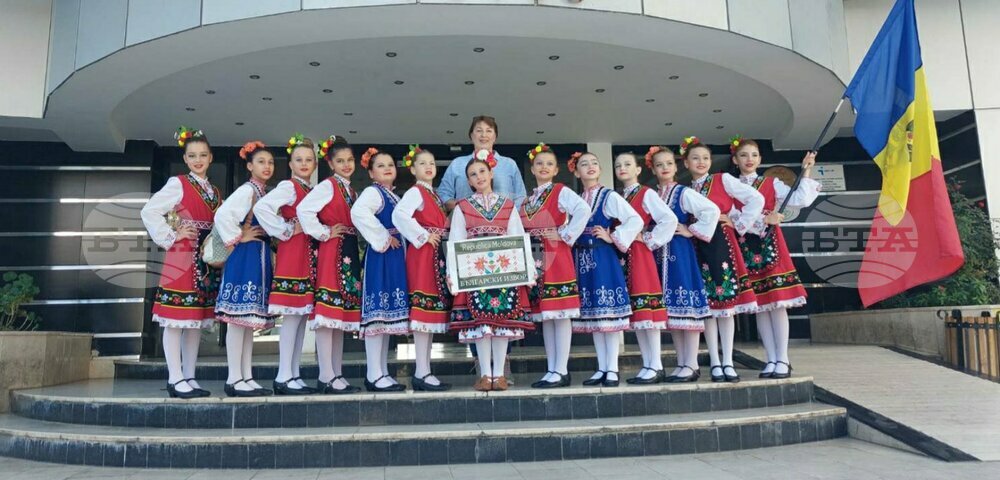 Български фолклор представиха момичета от Тараклия в Турция