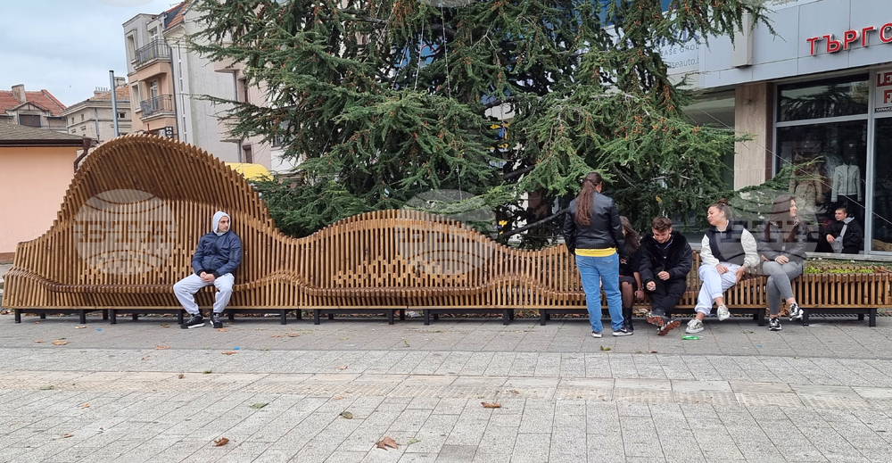 Бургас - пейка-вълна