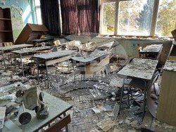 Снимка: Пресцентър БСП - Млади социалисти спасяват историята на унищожената Гимназия по машиностроене в Дебелец