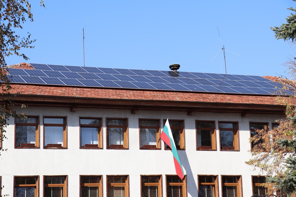 Съоръжение за зелена енергия доставя електричество в Общинска администрация-Банско 