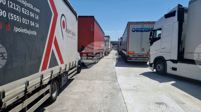 Интензивен е трафикът на граничния пункт „Капитан Андреево“ за товарни автомобили на изход