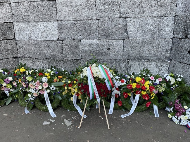 Главният прокурор Иван Гешев положи венци от името на Република България и българската прокуратура в лагера Аушвиц в памет на милионите жертви на Холокоста