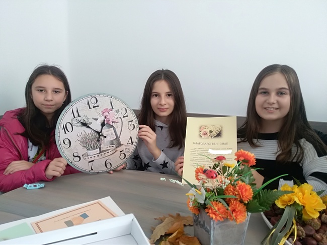 Доброволците към кубратския клуб „Емпатия“ подготвят коледни подаръци за малки пациенти на варненска болница