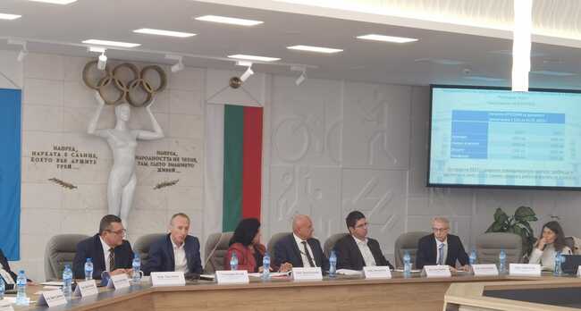 МОН е за повече инвестиции във висшето образование през 2023 г., за да се увеличат заплатите на преподавателите