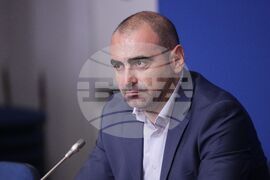 Национален пресклуб на БТА - пресконференция - хартиена бюлетина - Атанас Костадинов