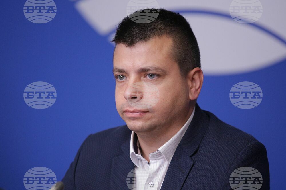 Национален пресклуб на БТА - пресконференция - хартиена бюлетина - Деян Дешков